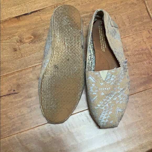 Neutral Aztec Toms - Picture 2 of 3